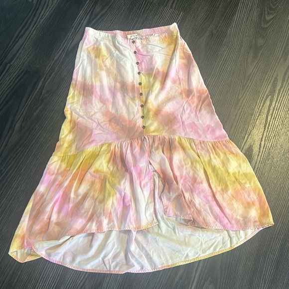 🍍REWIND TIED DYED HIGH LOW BUTTON DOWN SKIRT🍍SZ L🍍WAIST 14”🍍full length 35” - Picture 1 of 3